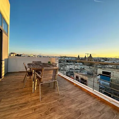 Lovely Penthouse Off The Marina Apartament *