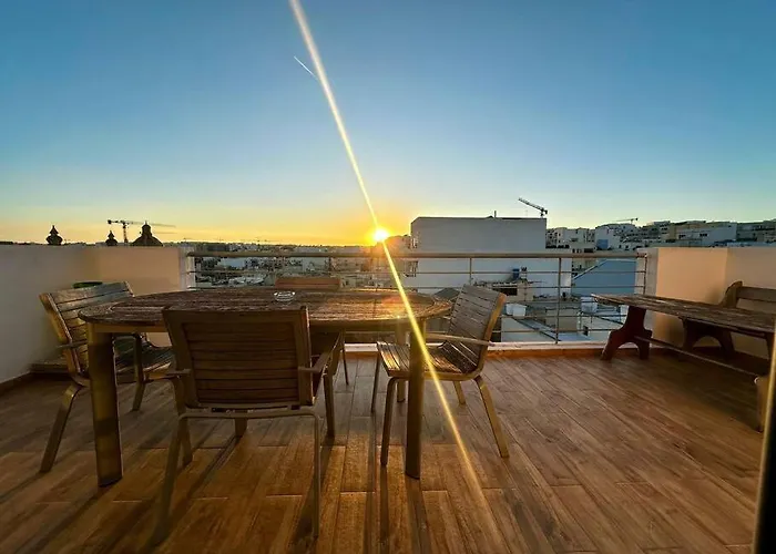 Apartment Lovely Penthouse Off The Marina Ta Xbiex