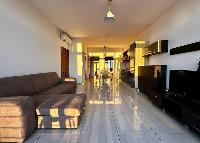 Lovely Penthouse Off The Marina Ta Xbiex